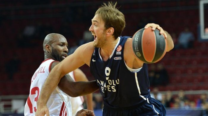 Anadolu Efes İpek&ccedil;i'de ezdi ge&ccedil;ti