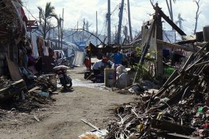 Filipinli afetzedelerin yaşam m&uuml;cadelesi s&uuml;r&uuml;yor