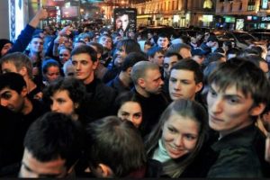 T&uuml;rkiye telefon almaya koşuyor