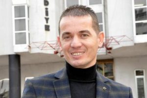 İşten &ccedil;ıkarıldığı belediyeye başkan adayı oldu