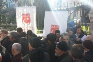 Ayasofya'nın a&ccedil;ılması i&ccedil;in Bursa'da imza kampanyası