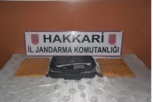 Bilgisayar &ccedil;antasından eroin &ccedil;ıktı