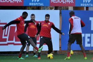 G.saray'da mesai s&uuml;r&uuml;yor