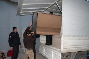 Kanepenin altında ka&ccedil;ak sigara