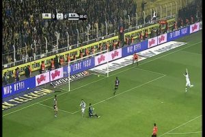 Fenerbah&ccedil;e-Beşiktaş derbisinde ilk goller arka arkaya
