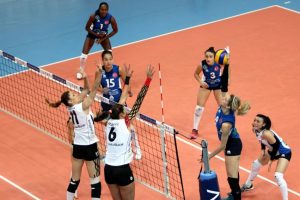 Bursa B&uuml;y&uuml;kşehir Belediyespor Vakıfbank'a boyun eğdi