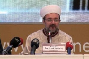 "Tarih boyunca dini i&ccedil;erikler sanat eserlerine konu olmuştur"