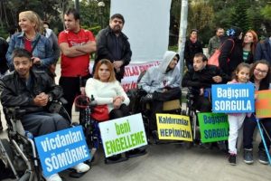 "Bizi kullanarak vicdani s&ouml;m&uuml;r&uuml; yapanlara itibar etmeyin"