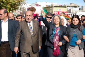 "T&uuml;rkiye'de ve K&uuml;rdistan'da da eğitime biz talibiz"