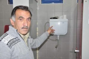 Tuvalette &ouml;yle bir şey unuttu ki...