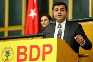 "Hi&ccedil; kimse h&uuml;k&uuml;meti eleştiremez"