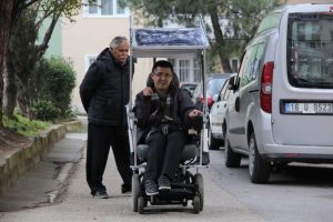 Bu sandalyeden d&uuml;nyada sadece bir tane var