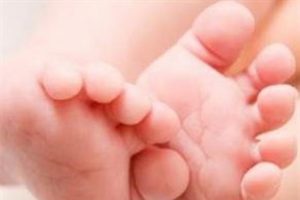 Kadının rahminden bebeğini aldılar