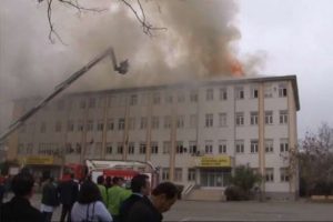 Okul alevlere teslim oldu
