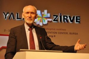 "T&uuml;rkiye'de y&ouml;netim sistemi de &ccedil;ok g&uuml;&ccedil;l&uuml;"