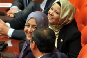 Baş&ouml;rt&uuml;l&uuml; vekillerin fotoğrafları değişti