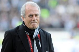 Mustafa Denizli devleri geride bıraktı