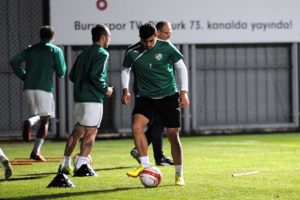 Timsah Adana Demirspor ma&ccedil;ının taktiğini &ccedil;alıştı