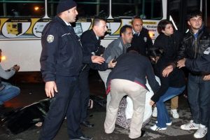 Bisikletiyle otob&uuml;s&uuml;n altında can verdi
