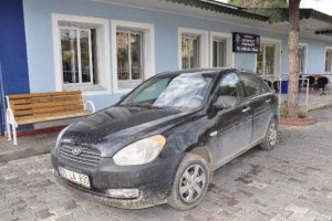 Kiraladıkları ara&ccedil;la hırsızlık yaptılar