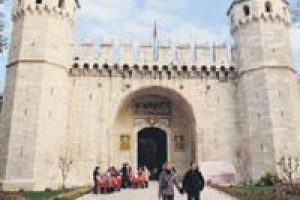 Topkapı Sarayı kapalı kapılarını aralıyor