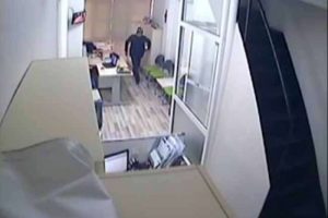 Cep telefonu hırsızı kamerada