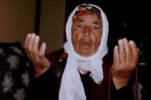 100 yaşında kimlik peşinde
