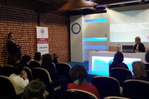 &Uuml;niversite &ouml;ğrencilerine ilk yardım semineri