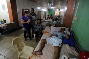 Filipinler'de y&uuml;zler yeniden g&uuml;l&uuml;yor