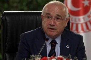 &Ccedil;i&ccedil;ek'ten 'T&uuml;rk diye bir ırk yok'a yanıt