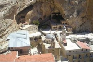 Suriye'de cihad&ccedil;ı gruplar Malula'daki manastıra saldırdı