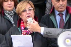 CHP'den aday oldu baro başkanlığını bıraktı