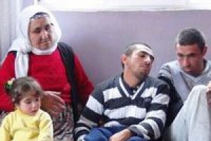 3 engelli &ccedil;ocuğuna tek başına bakıyor