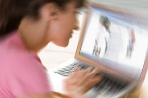 Facebook'a fotoğraf eklerken iki kere d&uuml;ş&uuml;n&uuml;n!