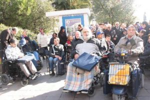 Şarj istasyonu engellileri sevindirdi