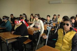 Engellileri anlamak g&ouml;zlerini bağladılar