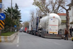 Fırtına uzun kuyruklar oluşturdu