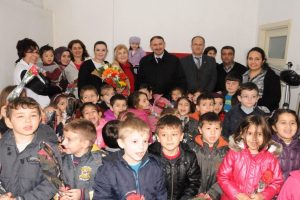 &Ouml;ğretmen ve engelli aileleri ile bir araya geldi