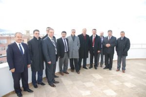 &Ouml;zel İdare yaptırdığı ilkokulu gezdi