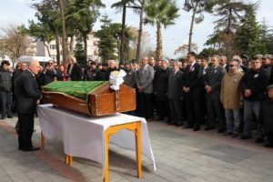 Kalbine yenik d&uuml;şt&uuml;