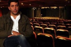 Tiyatro i&ccedil;in verdiği m&uuml;cadeleyi kazandı