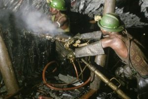 Altın madeni &ccedil;&ouml;kt&uuml;: 14 &ouml;l&uuml;