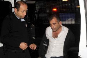 Dur ihtarına uymayan s&uuml;r&uuml;c&uuml; alkoll&uuml; &ccedil;ıktı