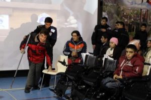 Engelli gen&ccedil;ten duygulandıran davranış