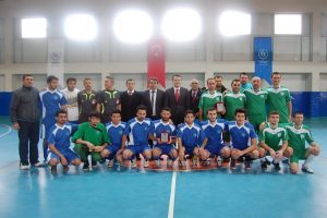 &Uuml;niversite &ouml;ğrencileri, g&ouml;rme engellilerle berabere kaldı