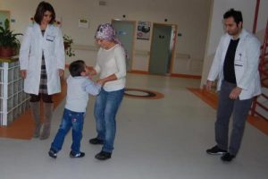 7 yaşında  adım atmaya başladı