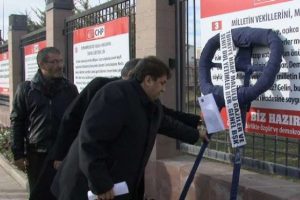 CHP'ye siyah &ccedil;elenk