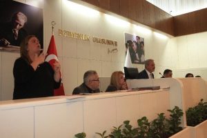 Toplantıda işaret dili ile anlatım yapıldı