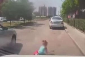 Dikkatsizliklerini &ccedil;ocukları &ouml;d&uuml;yor