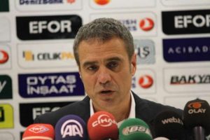 Rakibi kutlamakla yetindi